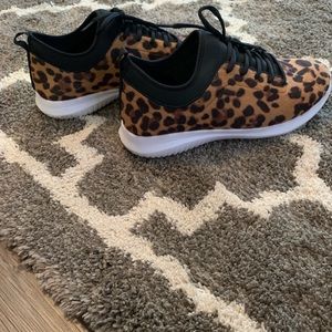Vintage Leopard exclusive runner leopard sneakers